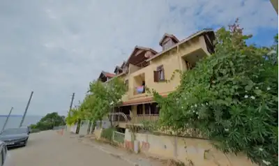  ﻿RE/MAX DREAM FARKIYLA  KANDIRA KERPE'DE DENİZE SIFIR MUHTEŞEM KONUMLU 5+1 EŞYALI SATILIK YAZLIK  