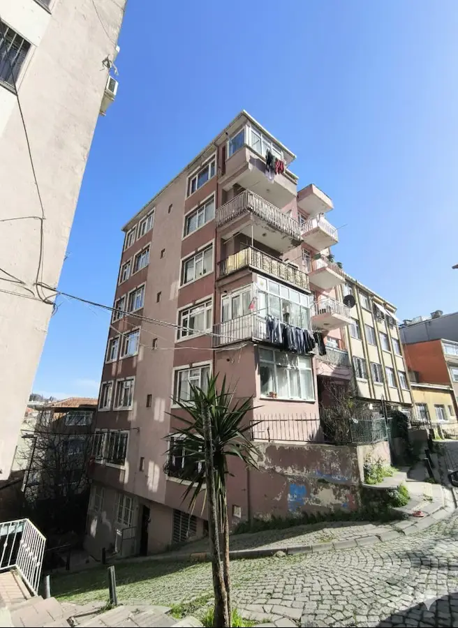 ORTAKÖY'DE KOMPLE YENİLENMİŞ SATILIK 2+1 DAİRE