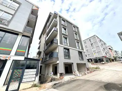 DURUŞEHİR'DE SIFIRI OTURUMA HAZIR LÜKS 1+1 GENİŞ DAİRE