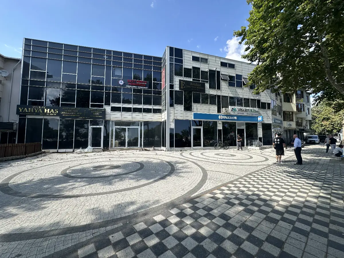 TEKİRDAĞ ANACADDE ÜZERİNDE KURUMSAL BANKA KİRACILI YATIRIMLIK