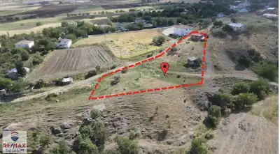 REMAX DEĞİŞİM MÜCAHİTTEN YALNIZ KÖYÜNDE SATILIK KÜÇÜK PARSEL TARLA