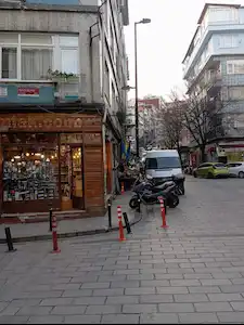 BEŞİKTAŞ’TA KİRACILI, KAT MÜLKİYETLİ TAPULU SATILIK DÜKKAN | KREDİYE UYGUN