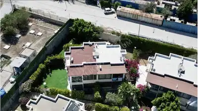BODRUM GÜNDOĞAN'DA DENİZE YAKIN SİTEDE MÜSTAKİL BAHÇELİ 2+1 EŞYALI DAİRE