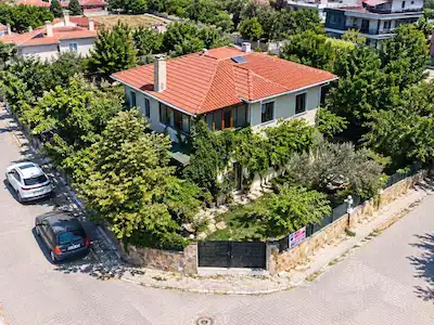 300 M2 MÜSTAKIL BAHÇELI,KONUT + TICARI KULLANIMA UYGUN 5+1 VILLA