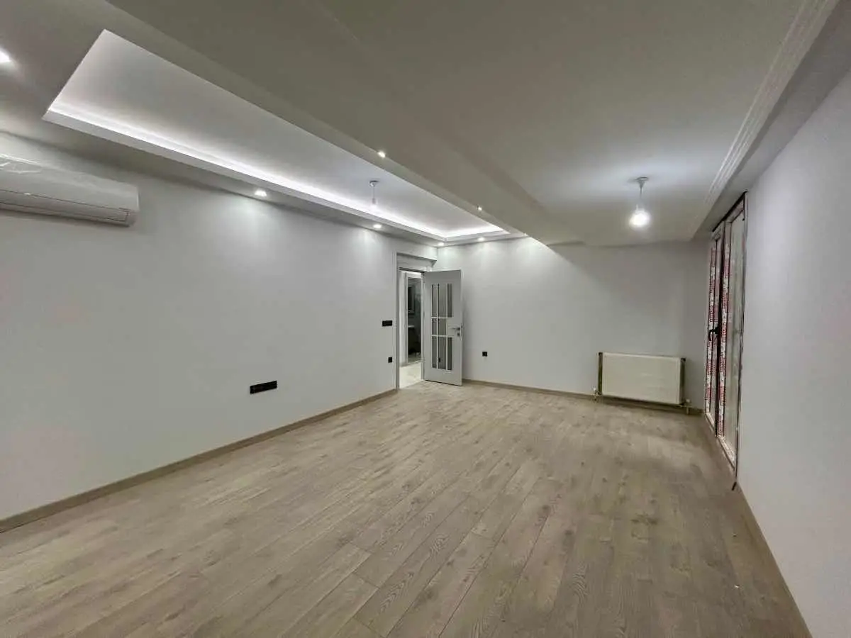 K.ÇEKMECE MERKEZDE CADDEYE BAKAN SIFIR 3+1 2