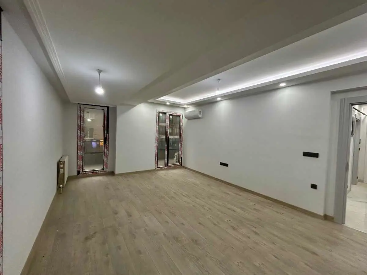 K.ÇEKMECE MERKEZDE CADDEYE BAKAN SIFIR 3+1 3