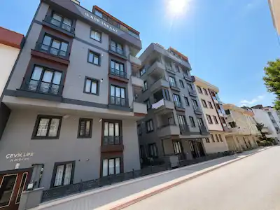 ÇEKMEKÖY MERKEZ’DE GÜNEY CEPHE, EŞYALI 2+1 | KREDİYE UYGUN