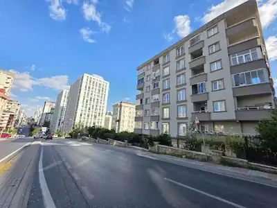 TATLISU MAHALLESİ'NDE FINANS MERKEZİNE YAKIN 2+1 SATILIK DAİRE