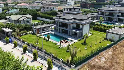 REMAX TEN TEPEKENTTE SIFIR ULTRA LÜX 2000 M2 ARSA İÇİ 7+2 VİLLA