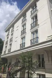 KADIKÖY'DE ŞEHRIN KALBINDE YÜKSEK GETIRILLI KIRALIK BINA