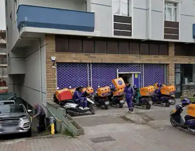 KARTAL ATALAR'DA ANA CADDE ÜZERE 300 M² SATILIK TICARI DÜKKAN
