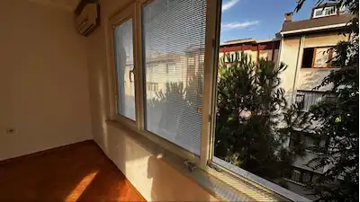 ACIBADEM İKBALİYE’DE KÖŞE KONUMDA OTOPARKLI 2+1 KİRALIK DAİRE