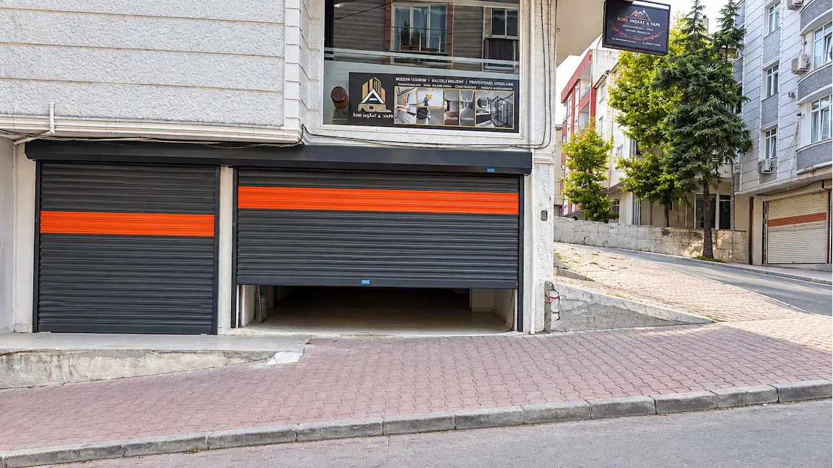 ESENYURT İNÖNÜ MAHALLESİ’NDE DEPOLU SATILIK DÜKKAN 