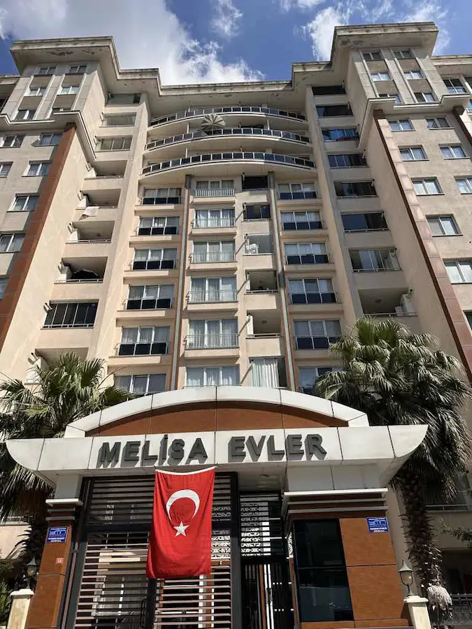 BEYLİKDÜZÜ’NDE 11. KAT SON KAT | 3+1 | 165 M² BRÜT | EŞYALI | ÇİFT CEPHE (GÜNEY-BATI)