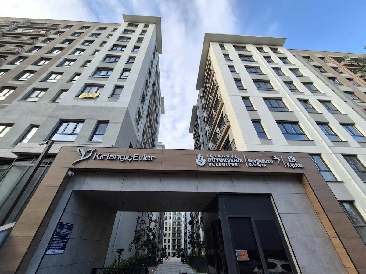 REMAX GELİŞİM'DEN KİPTAŞ KIRLANGIÇ EVLERİ SATILIK 2+1