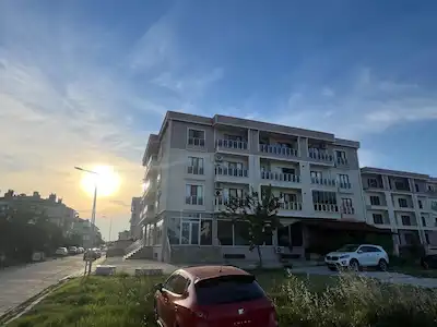 SEZEREVLER'DE ASANSÖRLÜ, ÜST KAT, MANZARALI KİRALIK 1+1 DAİRE