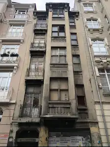 BEYOĞLU HAYRİYE CADDESİ ÜZERİNDE TARİHİ BİNA