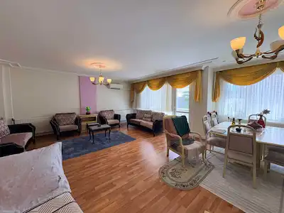 93 KARŞIYAKA AKSOYDA OTOPARKLI,GENİŞ ÇİFT CEPHELİ SATILIK DAİRE