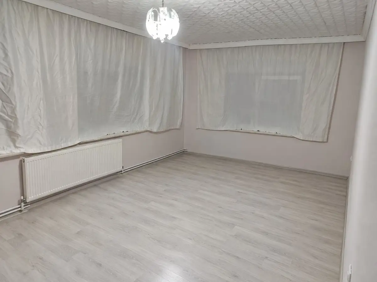 REMAX MODEL DEN AFYONKARAHİSAR YEŞİLYURT MAHALLESİNDE 3+1 MÜSTAKİL SATILIK EV