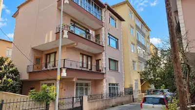 ÜSKÜDAR ÇENGELKÖY ’ÜN KALBİNDE SAHİLE YAKIN FERAH KİRALIK 3+1 DAİRE