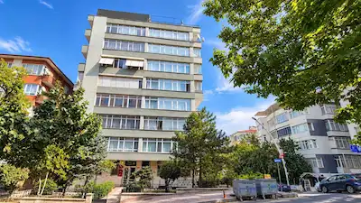 KIZILAY'DA MERKEZİ KONUMDA | ÖNÜ AÇIK, FERAH 3+1 FIRSAT DAİRE