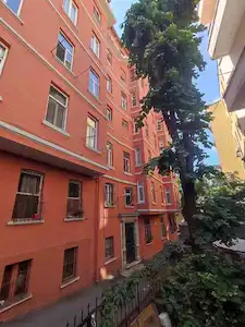 BEYOĞLU'NUN TARİHİ ATMOSFERİNDE İSTİKLAL CAD'YE YAKIN KİRALIK 3+1