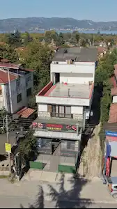 GÜRAL OTEL KARŞISINDA, ANAYOL ÜZERİNDE SATILIK TİCARİ BİNA